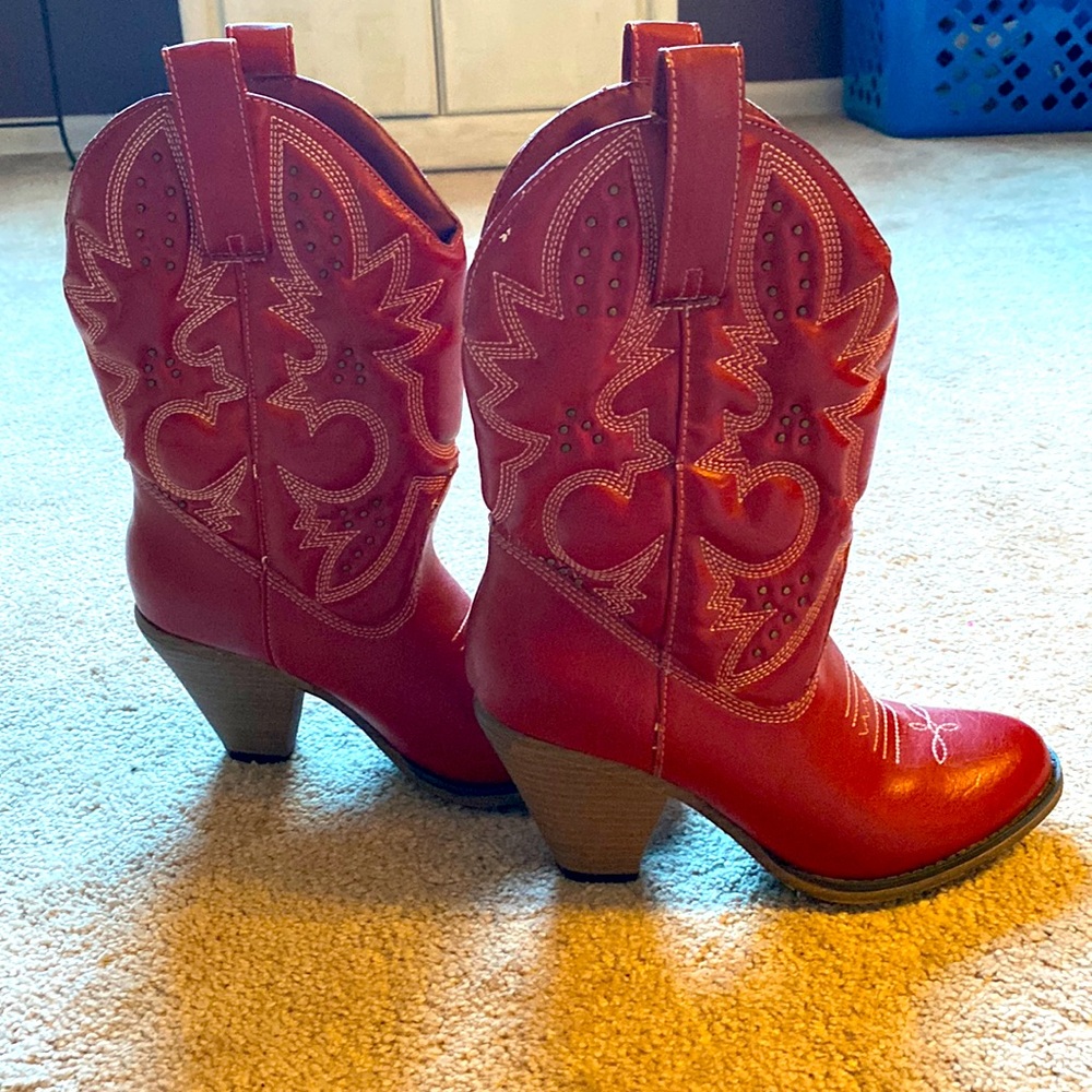 Red cowgirl boots!